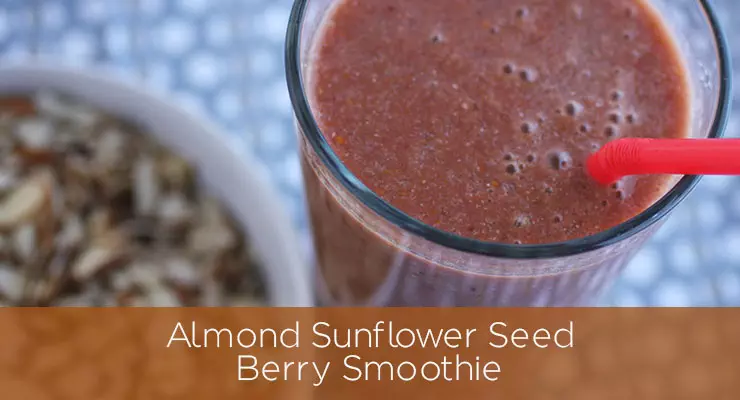 Recipe: Almond Sunflower Seed Berry Smoothie